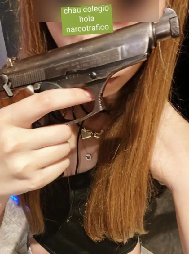 Tras la denuncia, se acreditó que el arma de fuego era de verdad y pertenecía a su hermano. Tras la denuncia, se acreditó que el arma de fuego era de verdad y pertenecía a su hermano.