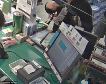 Ladrón robó una estación de servicio  disfrazado de anciana