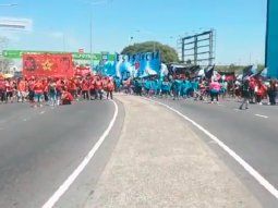 Piqueteros cortan subidas al Puente Pueyrredón desde Avellaneda