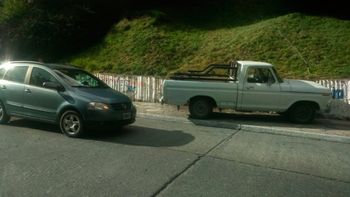 La camioneta embistió a un auto en su recorrida La camioneta embistió a un auto en su recorrida