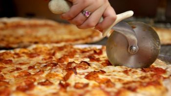 matematicos dan con la forma perfecta de cortar una pizza matematicos dan con la forma perfecta de cortar una pizza