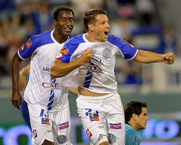 Godoy Cruz, el último escollo de Racing, fue goleado como local frente a Olimpo