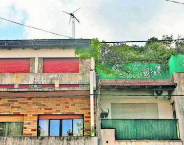 El dispositivo corona esta casa platense para sorpresa de todos los que pasan por ahí