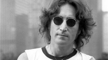 subastaron la camisa manchada de sangre con la que murio john lennon subastaron la camisa manchada de sangre con la que murio john lennon
