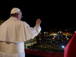 Aseguran que Francisco se parece mucho a Juan Pablo II