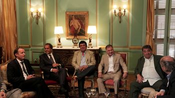 en medio de la polemica, intendentes respaldaron el presupuesto en medio de la polemica, intendentes respaldaron el presupuesto