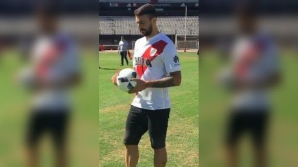 Pratto en su presentación en el estadio Monumental