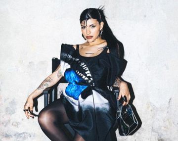 Cazzu destrozó a Milei tras la prohibición del lenguaje inclusivo