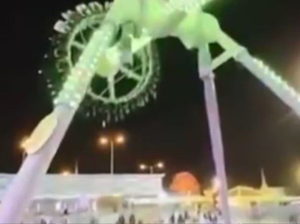 Impresionante video: así se partió un juego mecánico en un parque de diversiones de Arabia Saudita