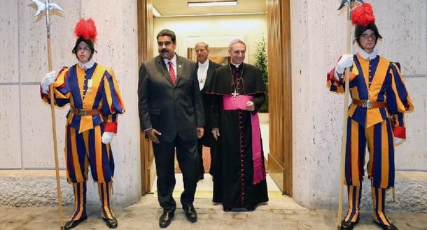 La única imagen que se difundió es de la salida del presidente de Venezuela saliendo de la Santa Sede.