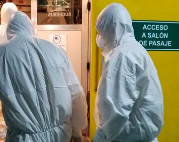 Por la irresponsabilidad de un pasajero argentino, aislaron a 400 personas que viajaban en Buquebus