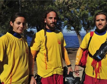 Otra guardavidas argentina ayuda a refugiados