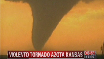 violento tornado azoto el sur del estado de kansas violento tornado azoto el sur del estado de kansas