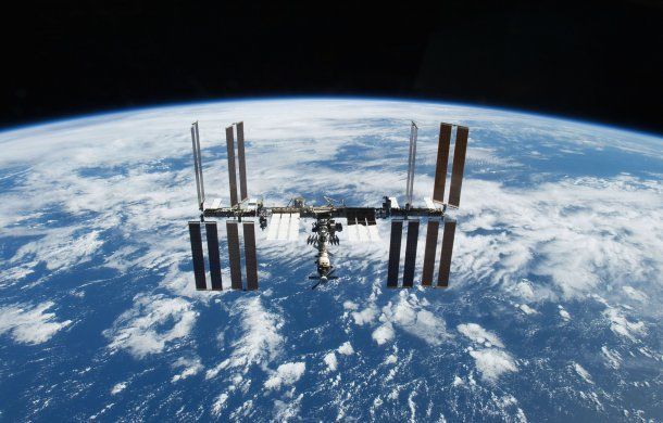Preparan el rescate de tres astronautas en problemas en la Estación Espacial Internacional