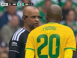 El insólito blooper en el Mundial 2026: árbitro habló en inglés a lo Tevez El insólito blooper en el Mundial 2026: árbitro habló en inglés a lo Tevez