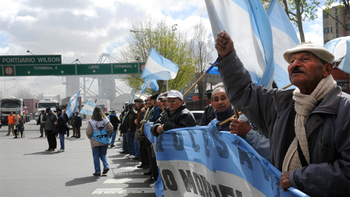 los estibadores portuarios anuncian una medida de fuerza los estibadores portuarios anuncian una medida de fuerza