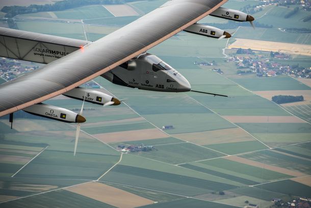 El avión Solar Impulse pospone su viaje por el Pacífico debido al mal tiempo