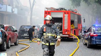 se incendio una perfumeria en villa del parque: hay al menos 11 heridos se incendio una perfumeria en villa del parque: hay al menos 11 heridos