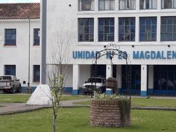 El preso de 40 años está internado en terapia intensiva