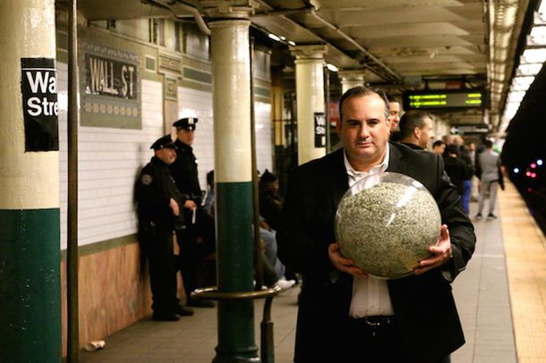 Moneyball: un argentino hizo una obra de arte triturando un millón de dólares