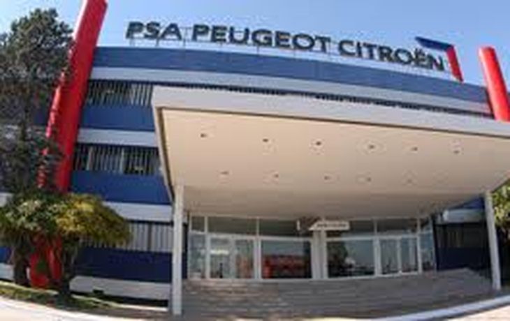 Peugeot quiere vender su división financiera al Banco Santander