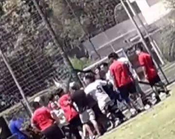 El video de la pelea que terminó con un hombre asesinado en un torneo de fútbol