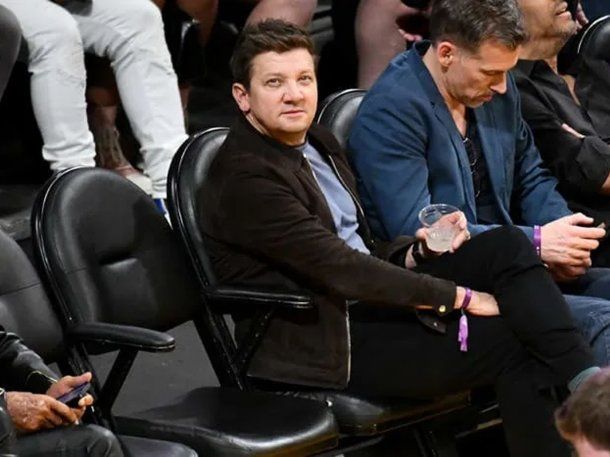 Jeremy Renner contó detalles de su accidente en el programa de Jimmy Fallon