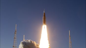 el gobierno confirmo la recepcion de senales del microsatelite argentino lanzado con artemis ii: hito espacial