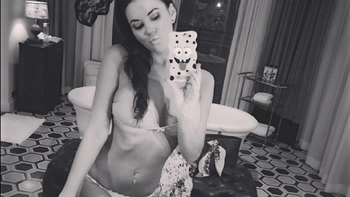 karina jelinek: tengo algun amigovio por ahi que me entretiene karina jelinek: tengo algun amigovio por ahi que me entretiene