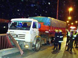 Camion colgado