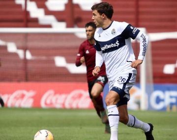 José Paradela, cerca de River
