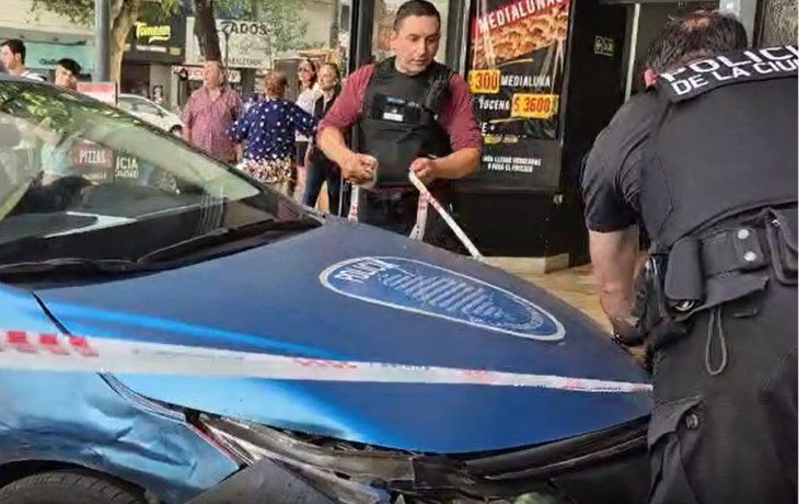 Almagro: fuerte choque entre un patrullero y un auto dejó 5 heridos