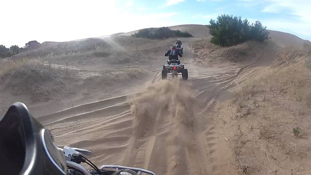 El joven de 28 años murió al caer de un médano con su cuatriciclo.