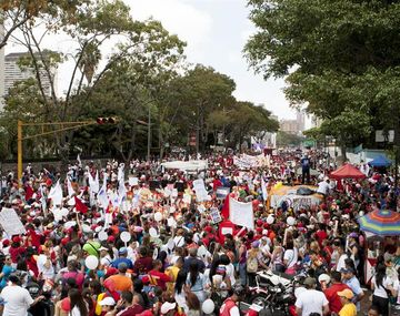 Tres cancilleres mediarán entre Maduro y la oposición