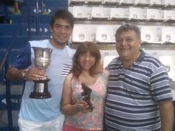 Penca, con sus padres Penca, con sus padres