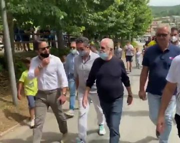 Los hinchas del Napoli sueñan con que Lionel Messi siga los pasos de Maradona