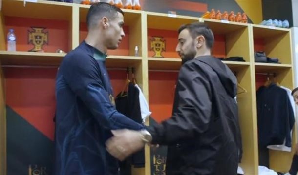 ¿Mal clima en Portugal? El frio saludo entre Cristiano Ronaldo y Bruno Fernandes
