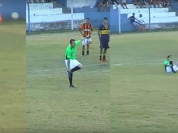 El árbitro se cayó y tambaleó durante gran parte del encuentro El árbitro se cayó y tambaleó durante gran parte del encuentro