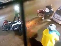 Ingeniero Budge: balearon a un delivery para robarle, pero su carga lo protegió