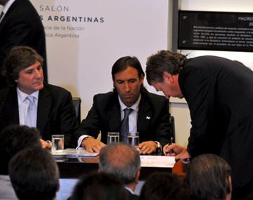 Firman convenios para beneficiar a los pequeños productores