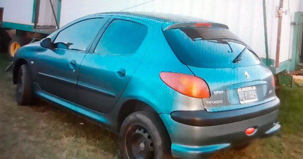 El auto que robaron los delincuentes en la Ruta N°34 a la altura de La Banda