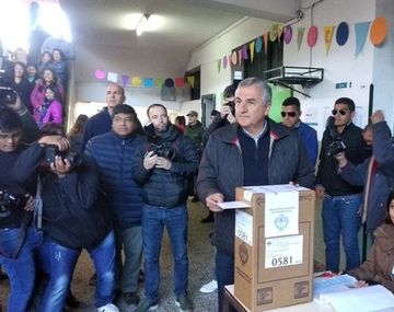 Morales consigue la reelección y es la primera victoria del macrismo tras 14 derrotas