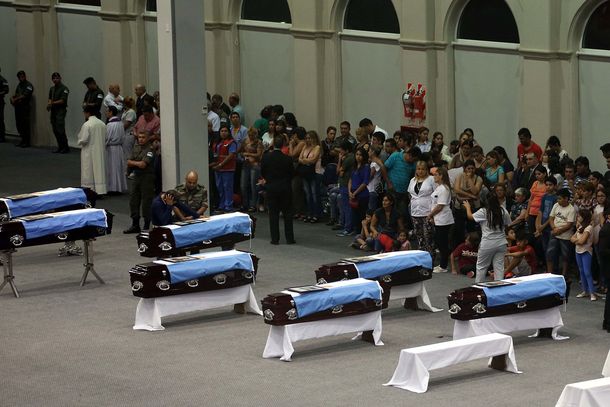 Velan a los gendarmes que murieron en el accidente de micro en Salta