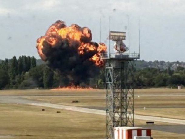 Tragedia aérea en Londres: un avión se estrelló tras despegar del aeropuerto de Southend