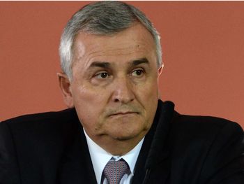 Mientras siguen las protestas, Morales ratificó la reforma de la Constitución