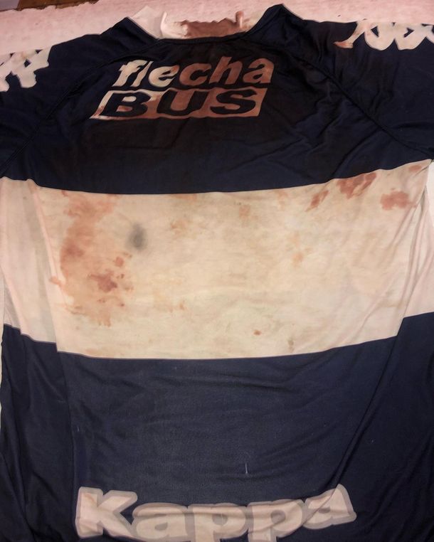 La familia del hincha fallecido en Gimnasia-Boca entregó su camiseta a la Justicia