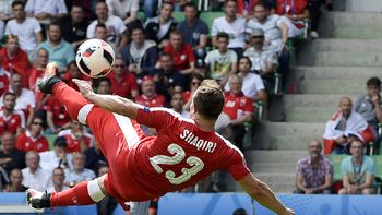 video: el espectacular gol de chilena de afuera de la area en la eurocopa video: el espectacular gol de chilena de afuera de la area en la eurocopa