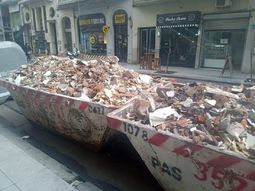 Denuncia de Rial: hay volquetes con piedras a metros del casa de Cristina Kircher