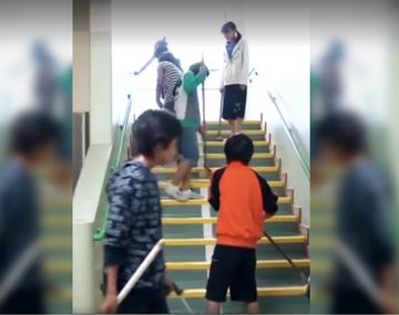 ¿Los niños deben limpiar la escuela? El video de Macri sobre la educación en Japón