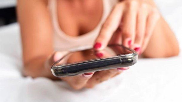 El ministerio de Salud recomienda el sexo virtual y evitar encuentros con personas con las que no se convive